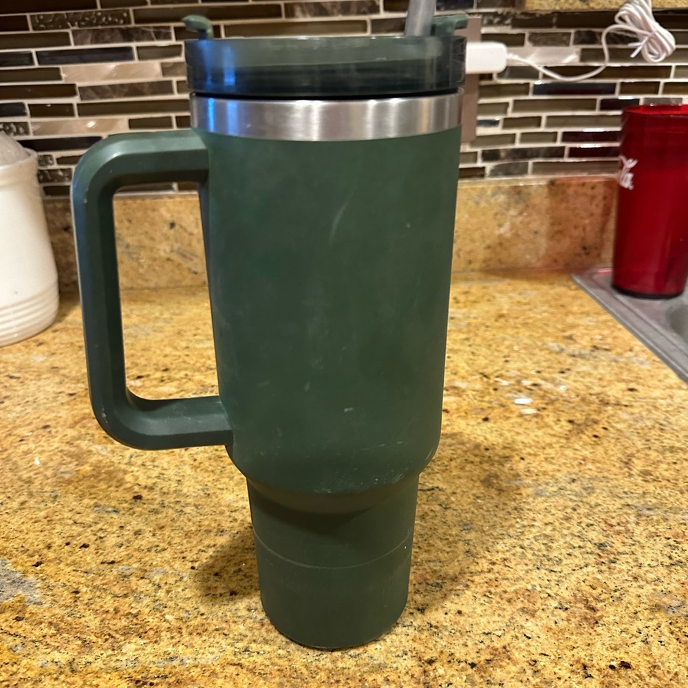 Stanley Green Insulated Mug with Handle and Lid - 40 oz - Picture 4 of 8